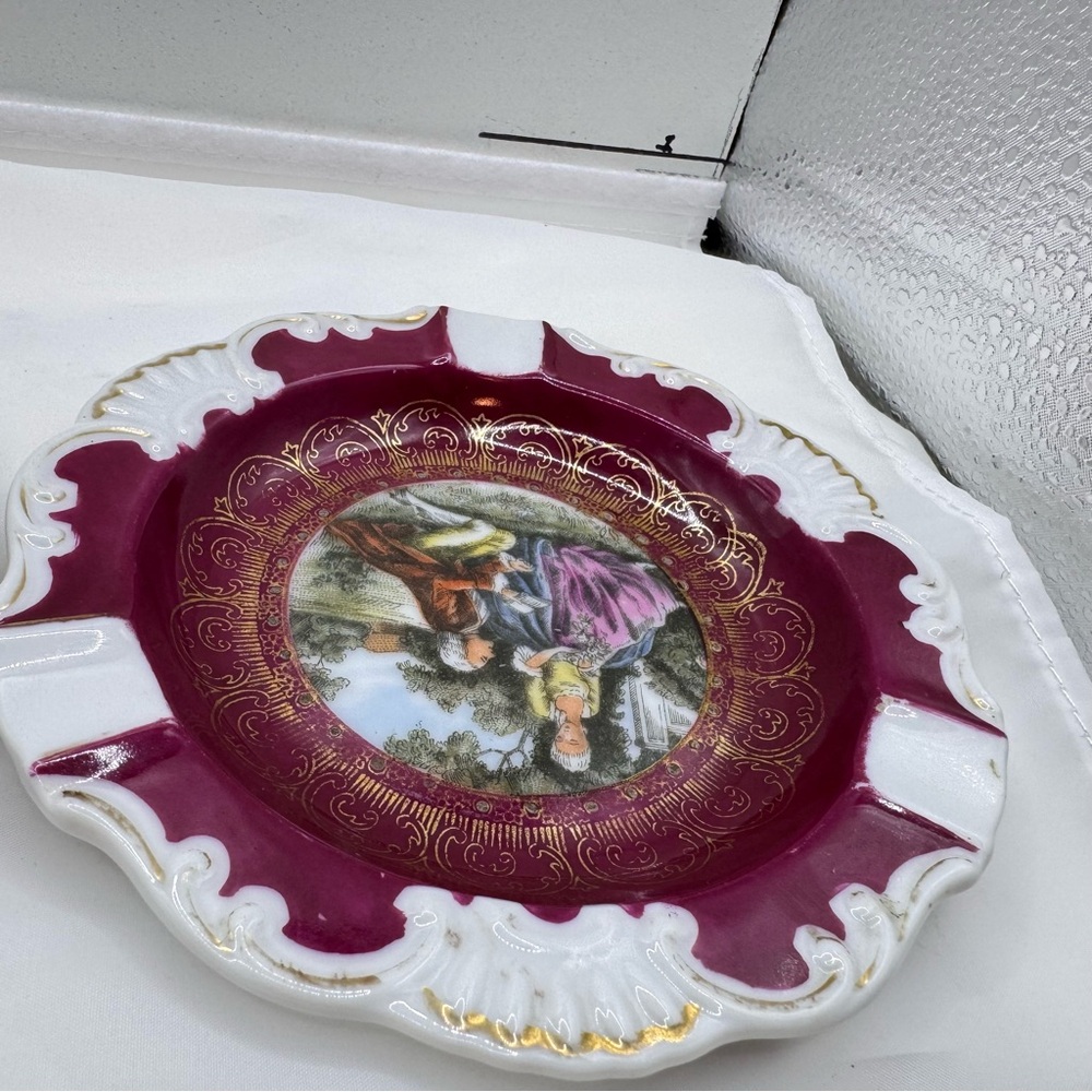 2 Vintage ashtrays with baroque Romantic Scene 5.75” occupied Japan Andrea Sadek - Picture 11 of 13
